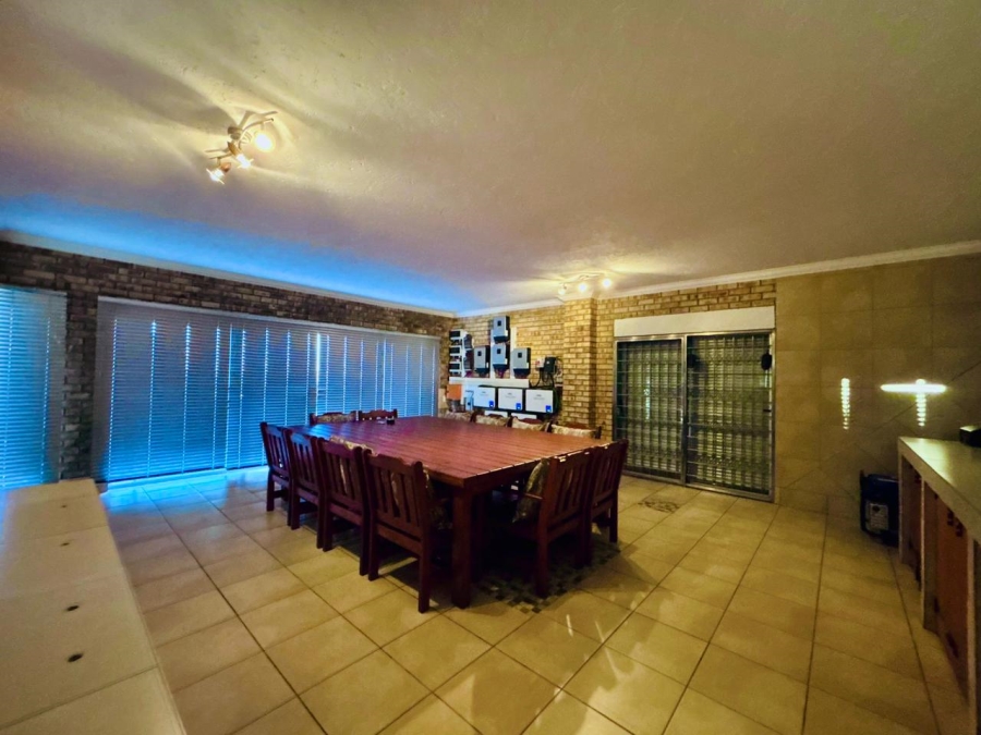 8 Bedroom Property for Sale in Poortview Gauteng