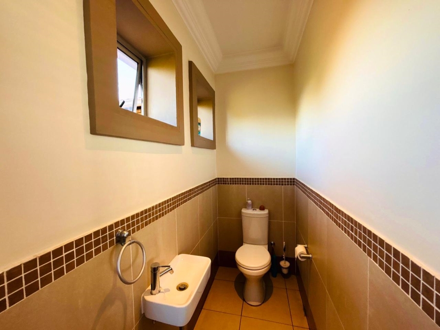 8 Bedroom Property for Sale in Poortview Gauteng
