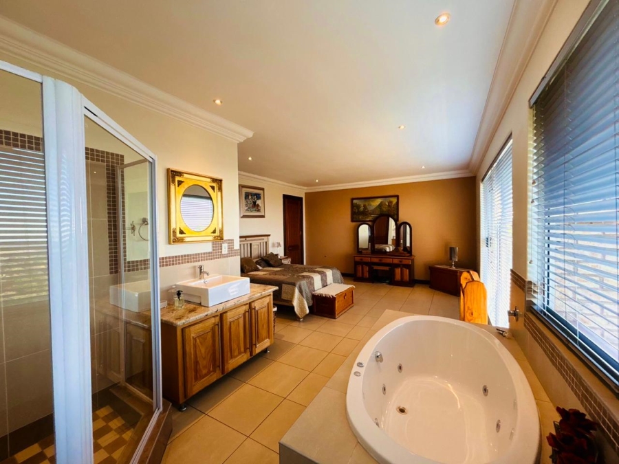 8 Bedroom Property for Sale in Poortview Gauteng
