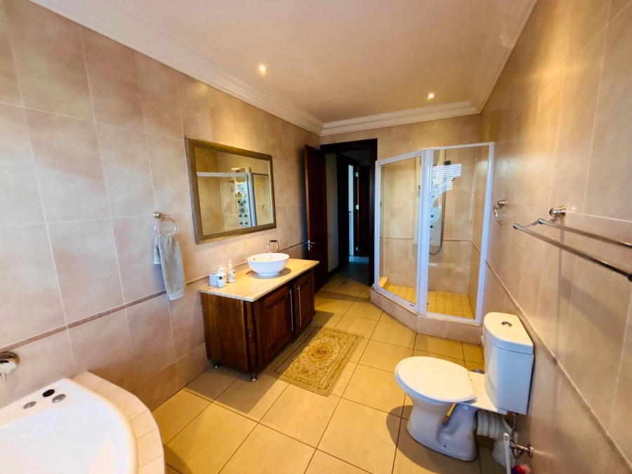 8 Bedroom Property for Sale in Poortview Gauteng