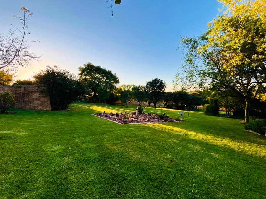 8 Bedroom Property for Sale in Poortview Gauteng