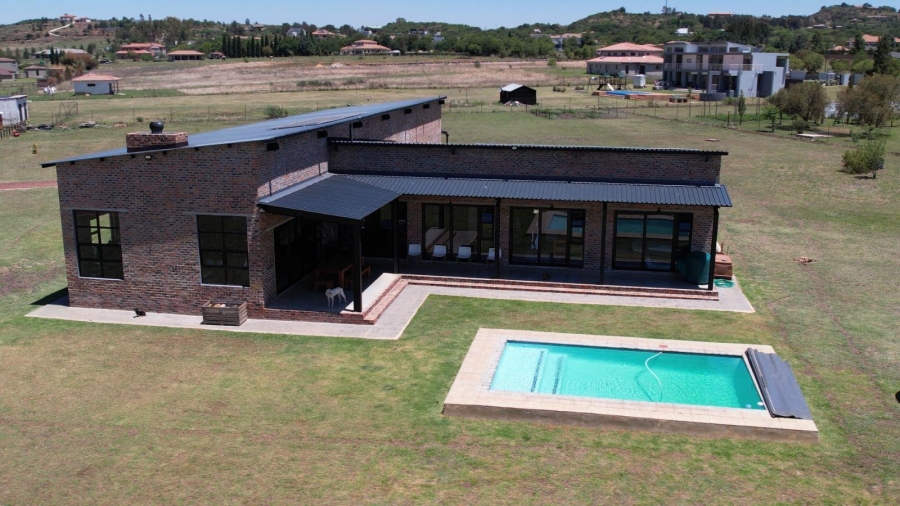 5 Bedroom Property for Sale in Blue Saddle Ranches Gauteng