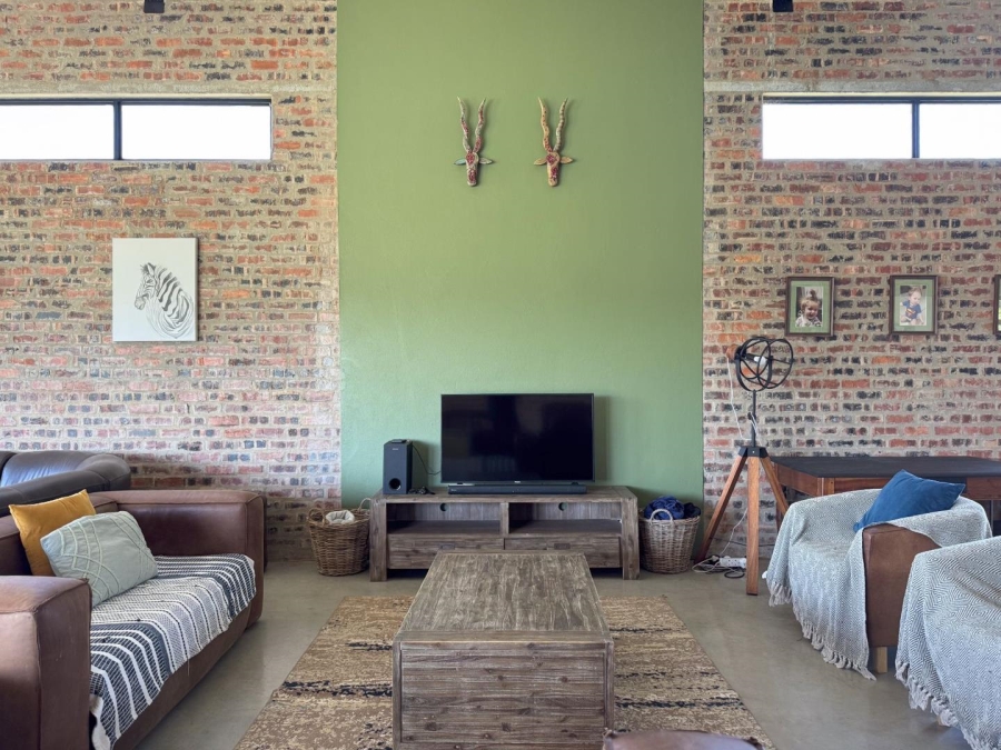 5 Bedroom Property for Sale in Blue Saddle Ranches Gauteng