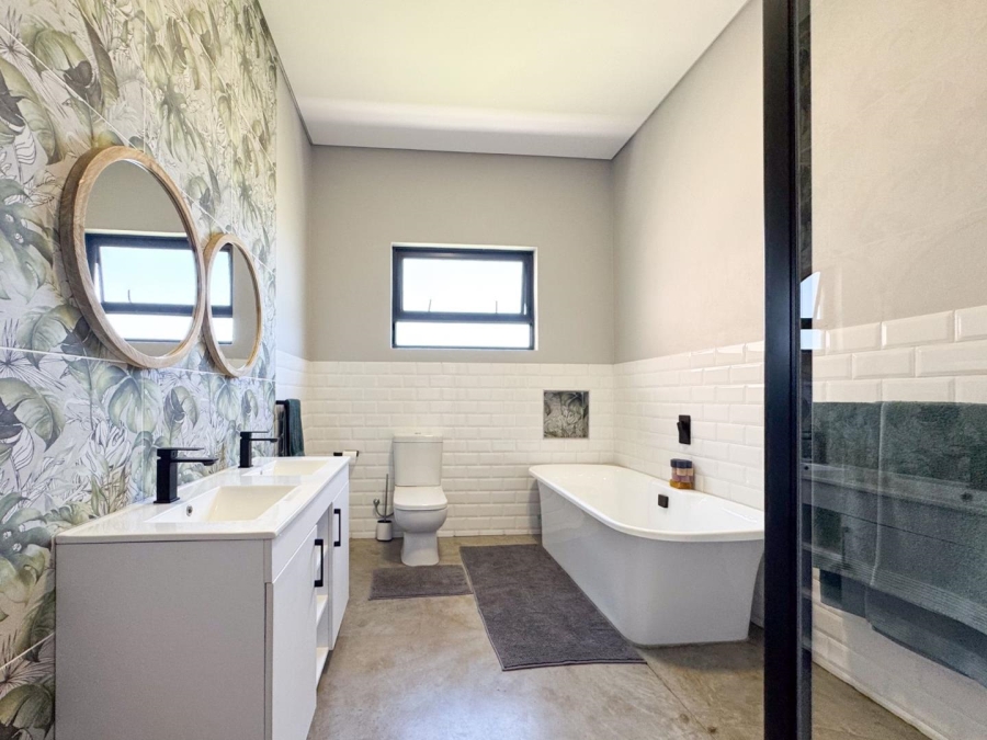 5 Bedroom Property for Sale in Blue Saddle Ranches Gauteng
