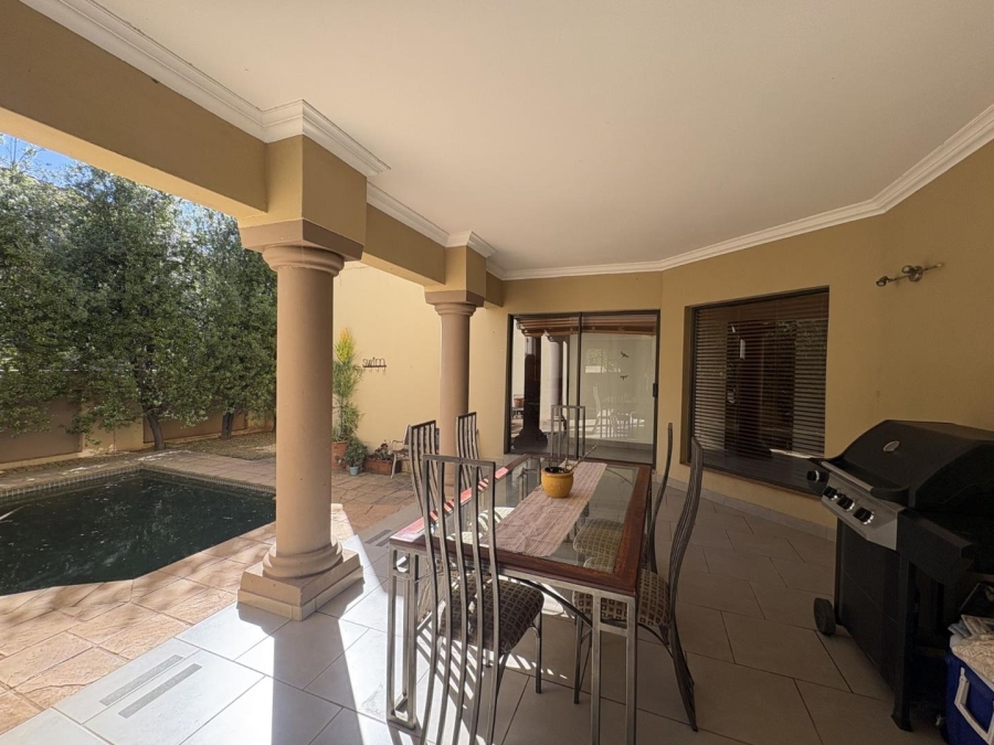4 Bedroom Property for Sale in Ruimsig Gauteng