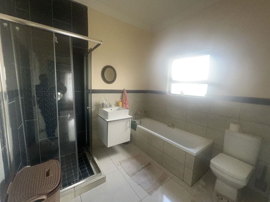 3 Bedroom Property for Sale in Wildtuinpark Gauteng