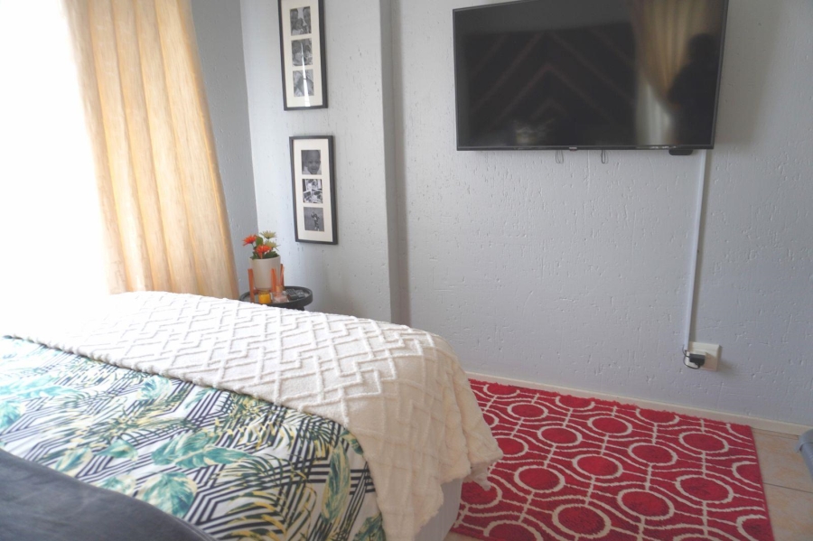 2 Bedroom Property for Sale in Klippoortje Gauteng
