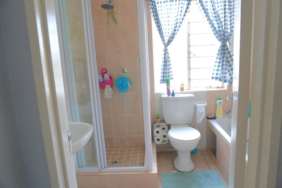 2 Bedroom Property for Sale in Klippoortje Gauteng