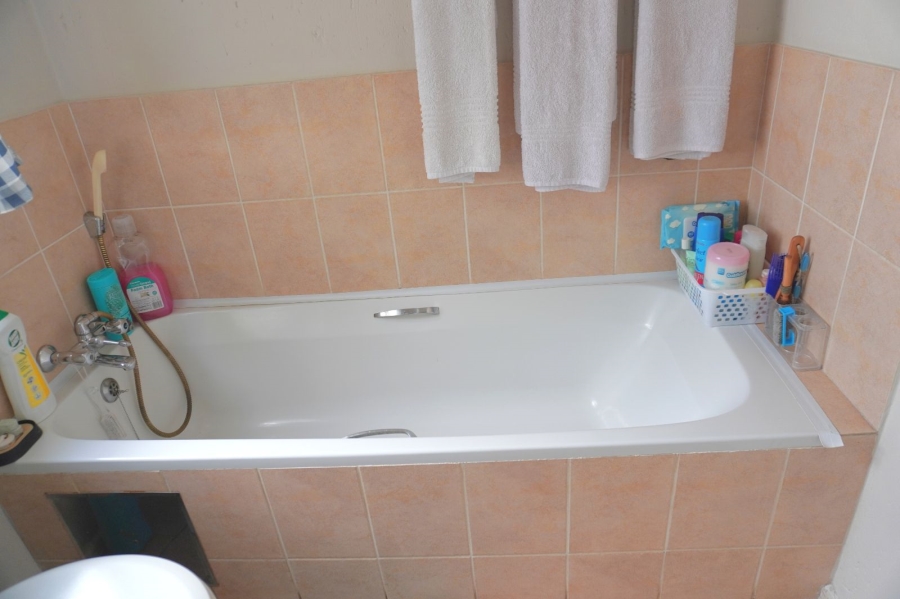2 Bedroom Property for Sale in Klippoortje Gauteng