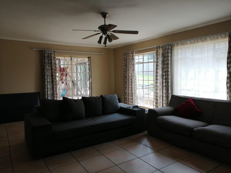 3 Bedroom Property for Sale in Buccleuch Gauteng