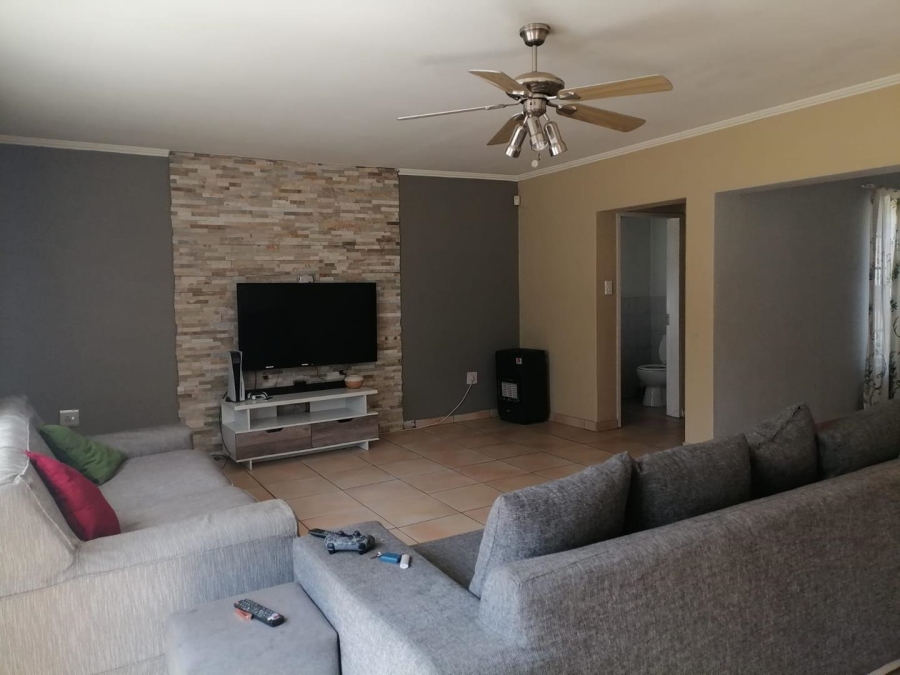 3 Bedroom Property for Sale in Buccleuch Gauteng