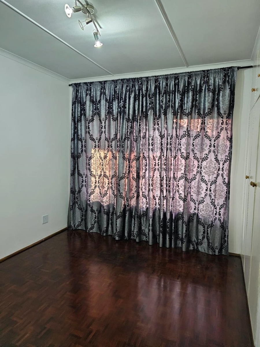 4 Bedroom Property for Sale in Rembrandt Park Gauteng