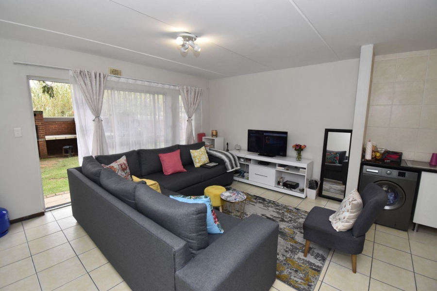 1 Bedroom Property for Sale in Sonneglans Gauteng
