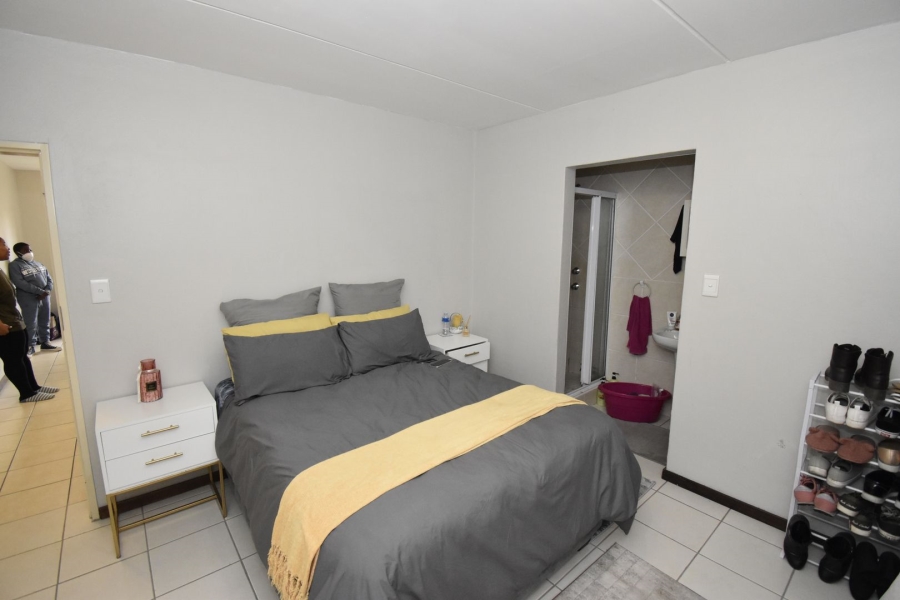 1 Bedroom Property for Sale in Sonneglans Gauteng