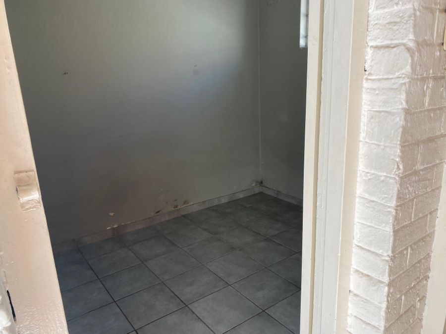 To Let 1 Bedroom Property for Rent in Highlands North Gauteng