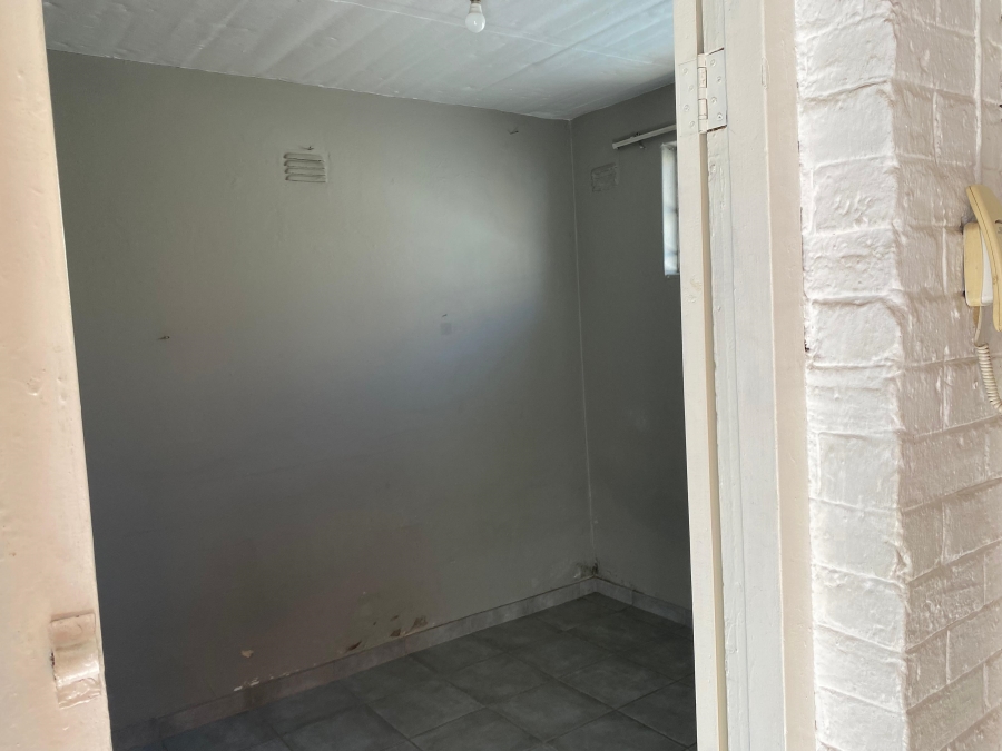 To Let 1 Bedroom Property for Rent in Highlands North Gauteng