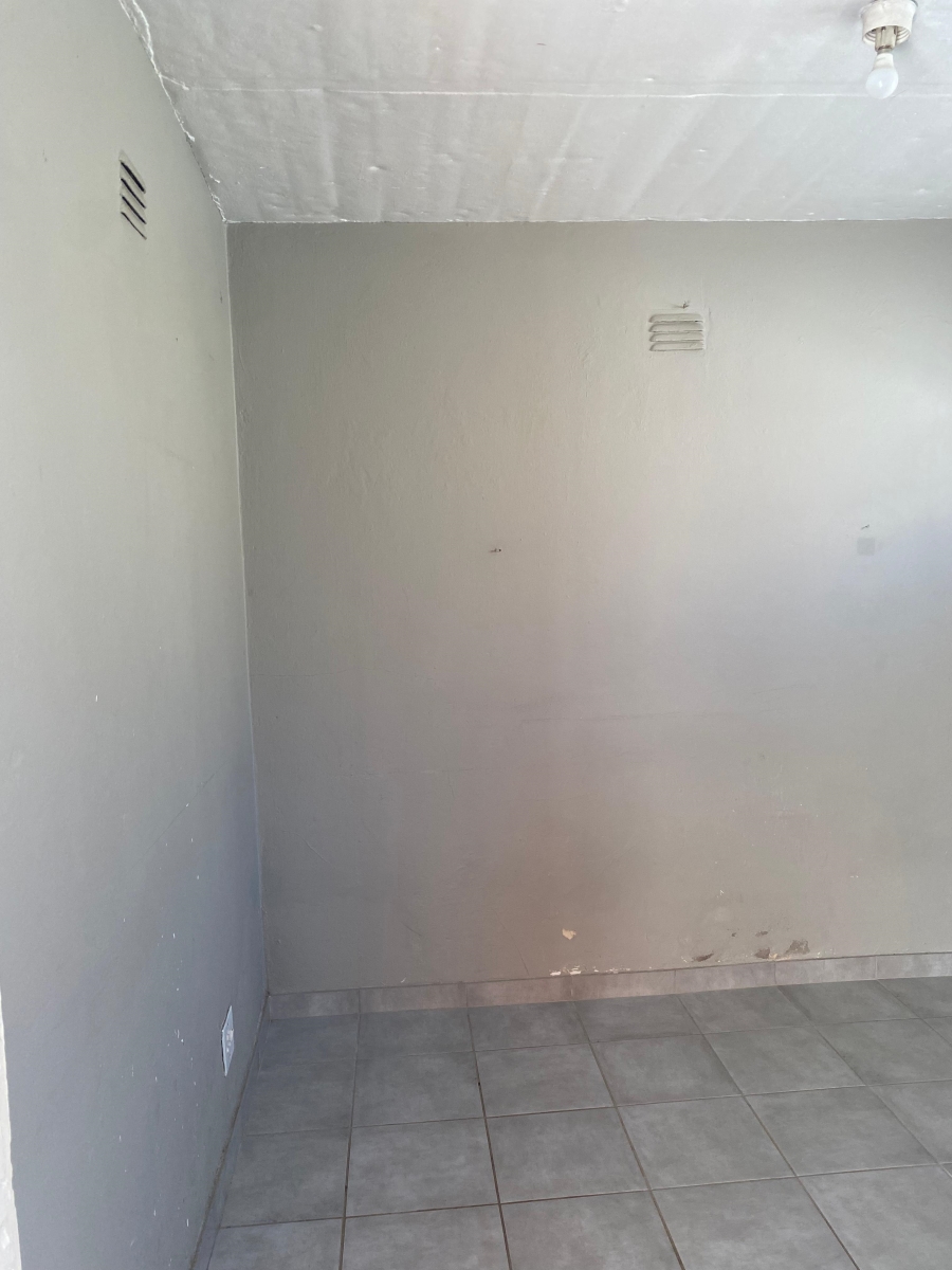 To Let 1 Bedroom Property for Rent in Highlands North Gauteng