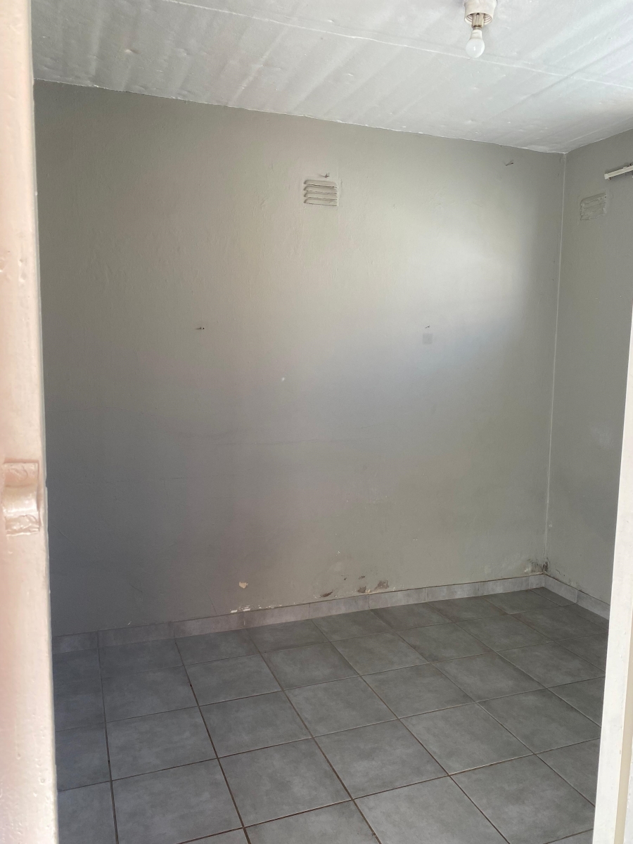 To Let 1 Bedroom Property for Rent in Highlands North Gauteng