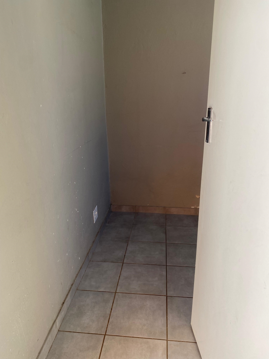 To Let 1 Bedroom Property for Rent in Highlands North Gauteng