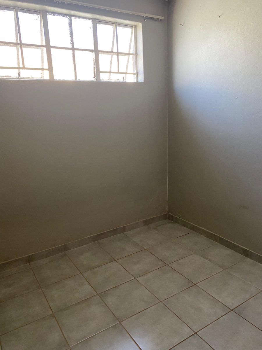 To Let 1 Bedroom Property for Rent in Highlands North Gauteng