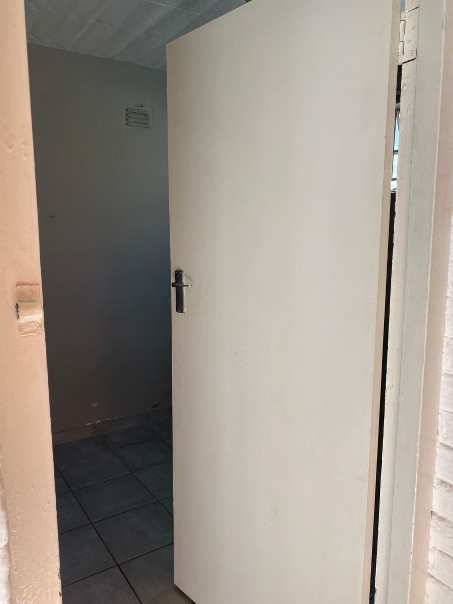 To Let 1 Bedroom Property for Rent in Highlands North Gauteng