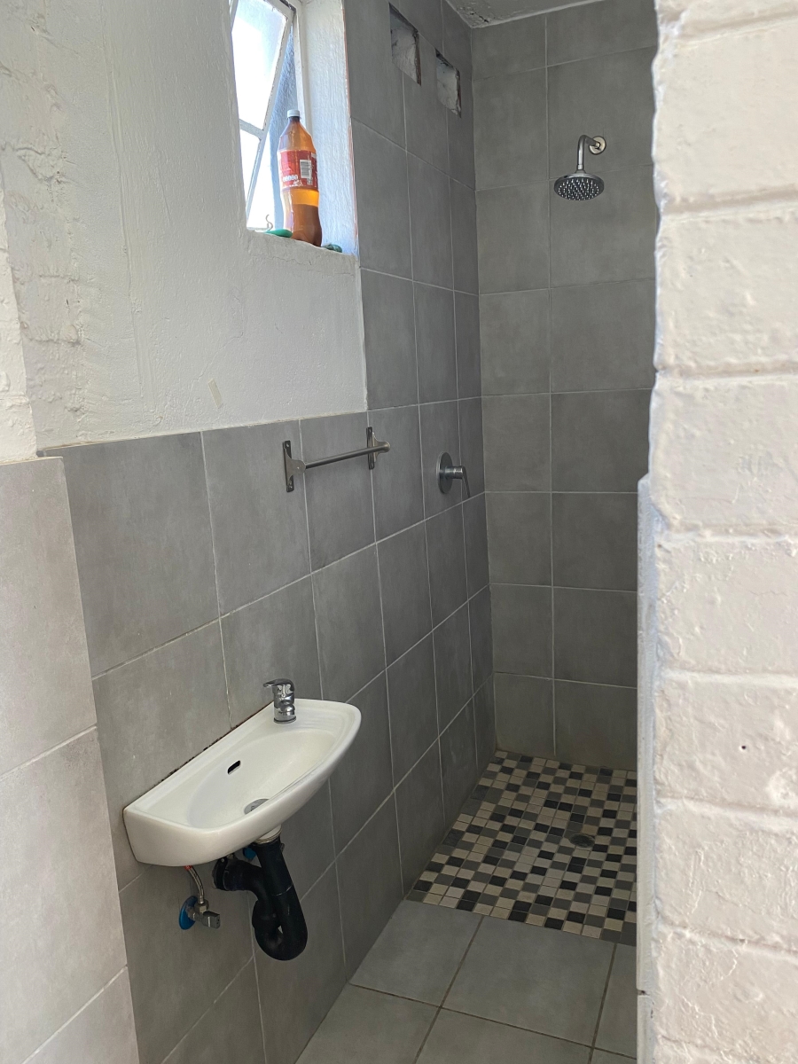 To Let 1 Bedroom Property for Rent in Highlands North Gauteng