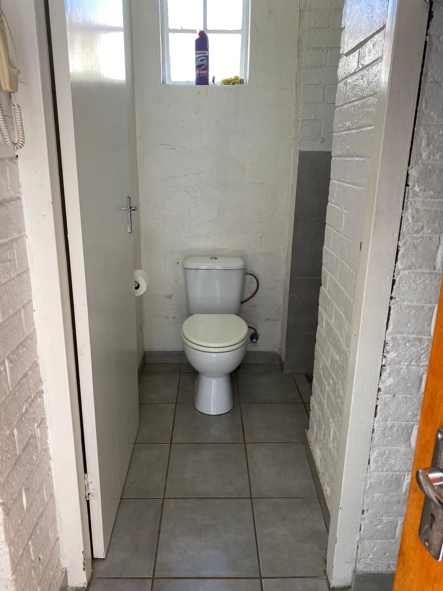 To Let 1 Bedroom Property for Rent in Highlands North Gauteng