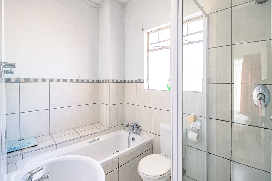 2 Bedroom Property for Sale in Kosmosdal Gauteng