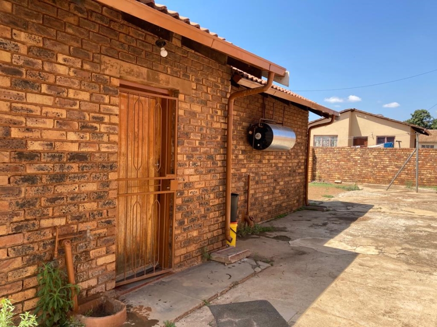 To Let 2 Bedroom Property for Rent in Mahube Valley Gauteng