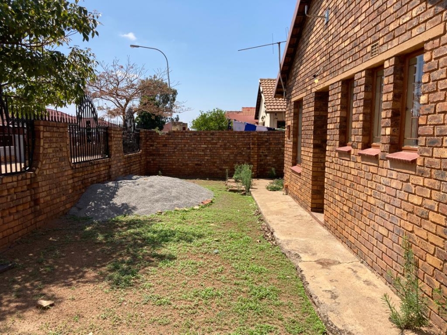 To Let 2 Bedroom Property for Rent in Mahube Valley Gauteng