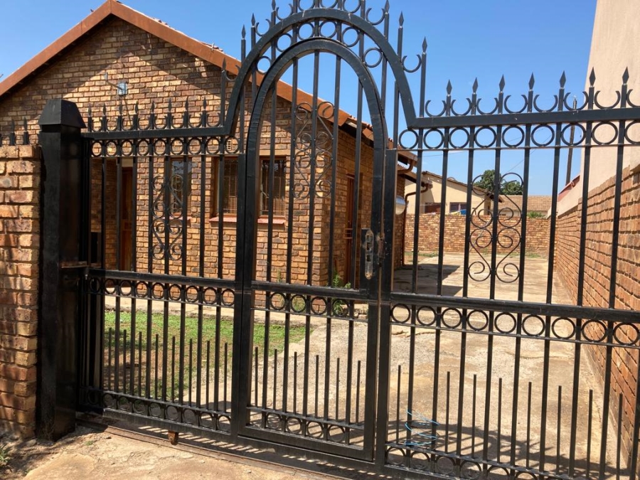 To Let 2 Bedroom Property for Rent in Mahube Valley Gauteng