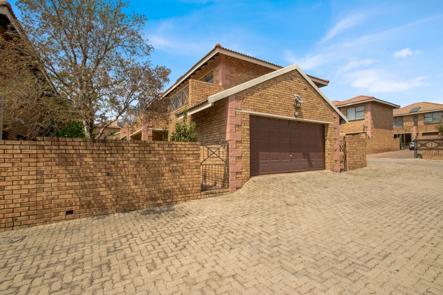 3 Bedroom Property for Sale in Honeydew Manor Gauteng