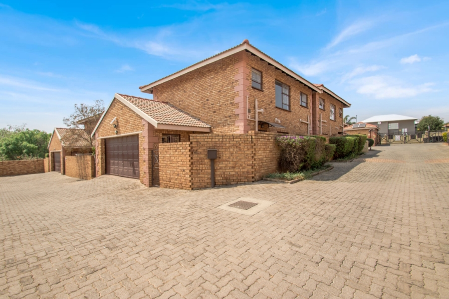 3 Bedroom Property for Sale in Honeydew Manor Gauteng