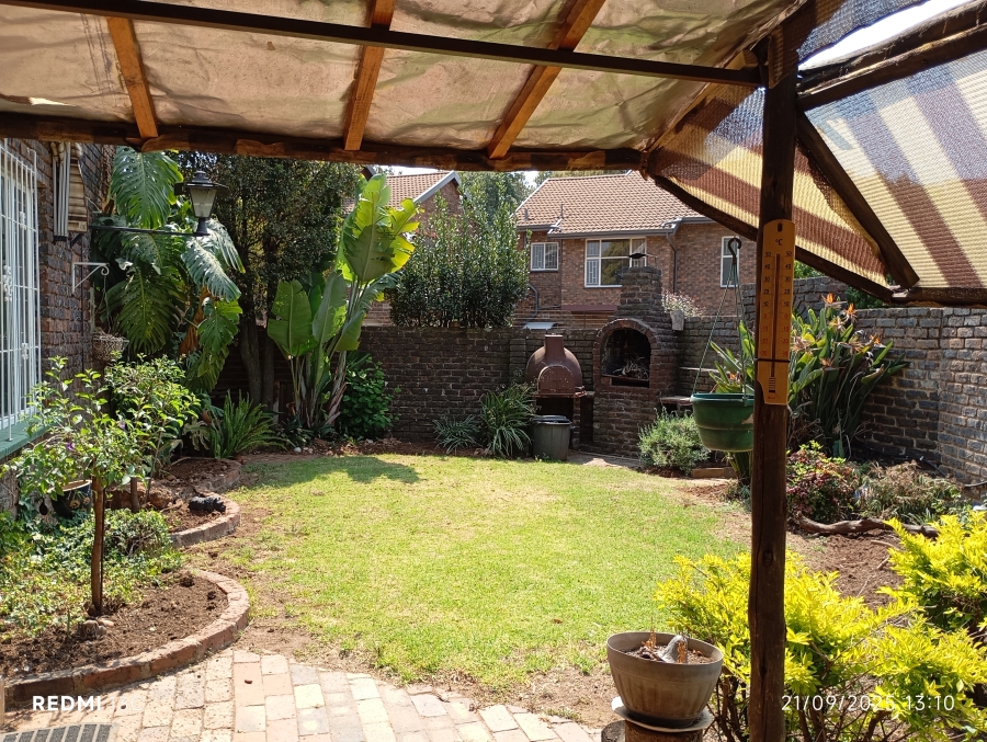 3 Bedroom Property for Sale in Birchleigh North Gauteng