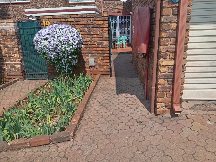 To Let 3 Bedroom Property for Rent in Birchleigh Gauteng