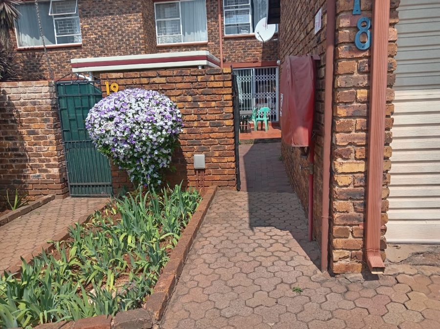 To Let 3 Bedroom Property for Rent in Birchleigh Gauteng