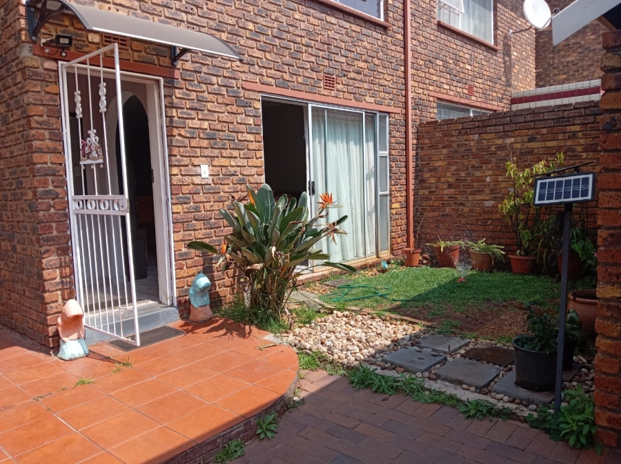 To Let 3 Bedroom Property for Rent in Birchleigh Gauteng