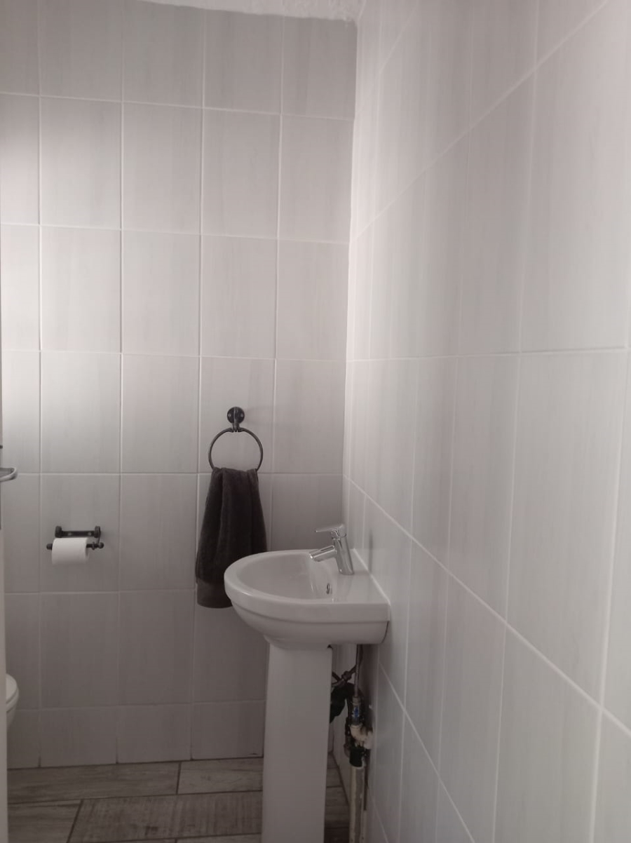 To Let 3 Bedroom Property for Rent in Birchleigh Gauteng
