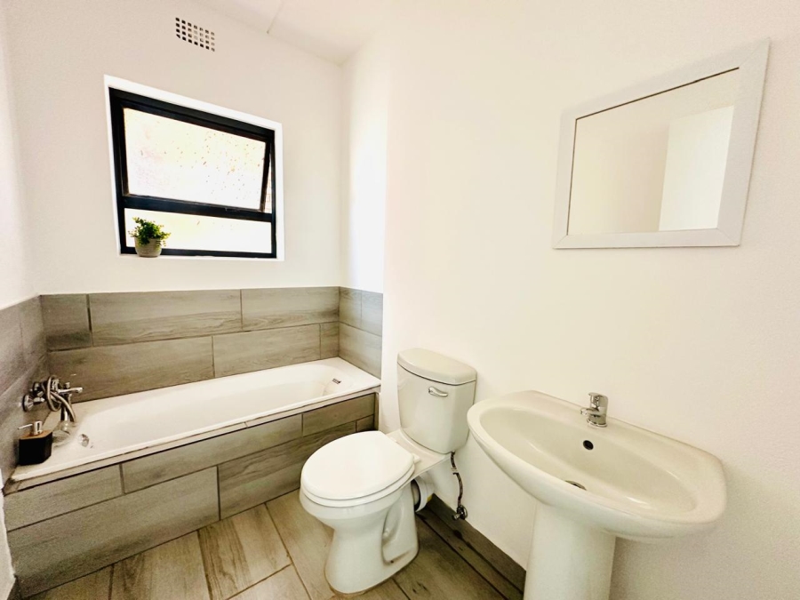 2 Bedroom Property for Sale in Albertsdal Gauteng