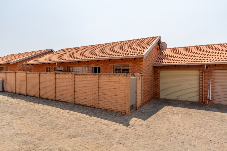 2 Bedroom Property for Sale in Willow Park Manor Gauteng
