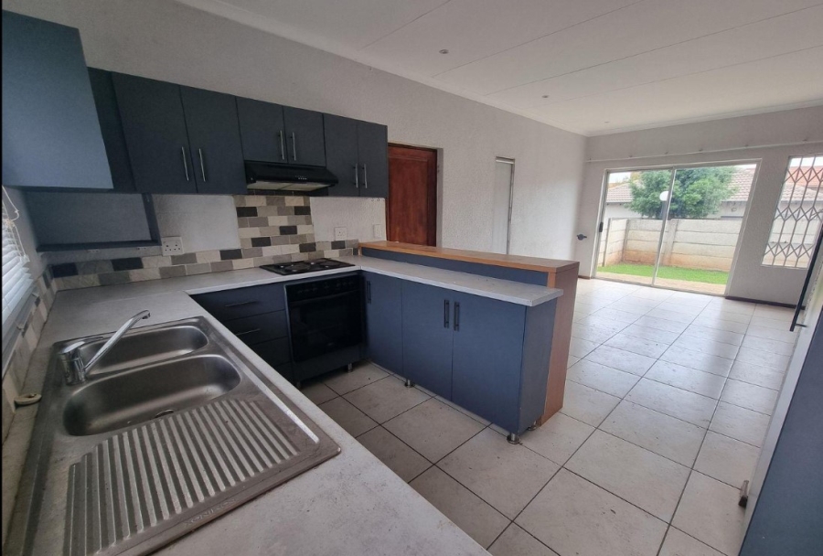 2 Bedroom Property for Sale in Amorosa Gauteng