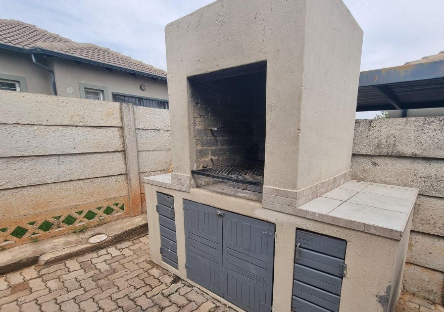 2 Bedroom Property for Sale in Amorosa Gauteng