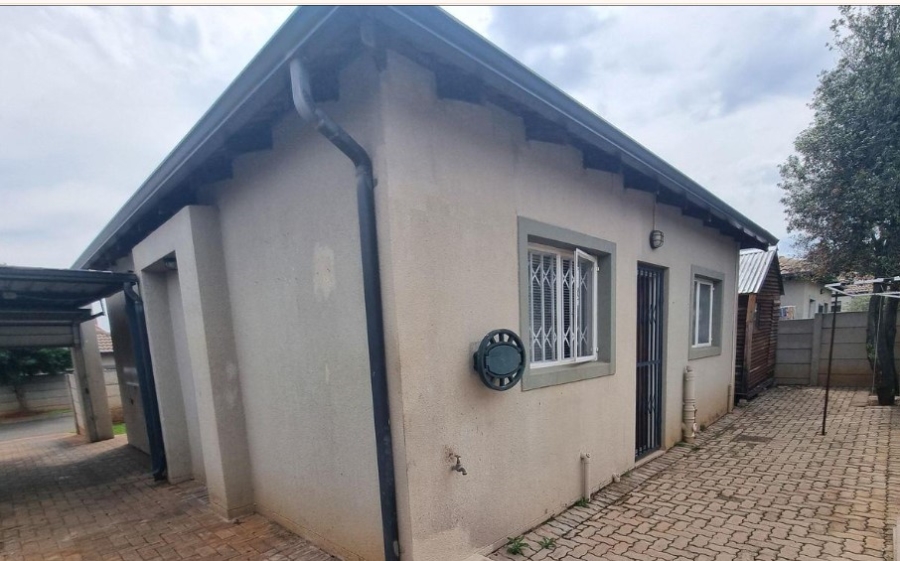 2 Bedroom Property for Sale in Amorosa Gauteng