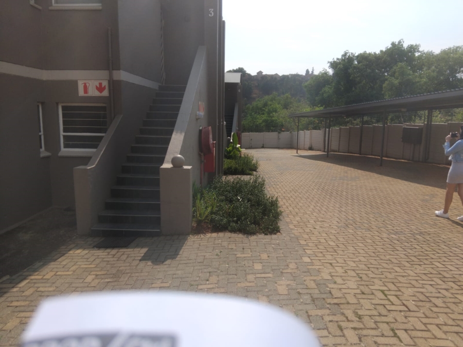 2 Bedroom Property for Sale in Roodekrans Gauteng