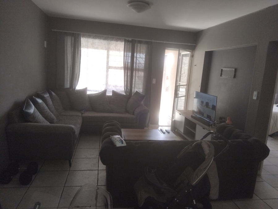 2 Bedroom Property for Sale in Roodekrans Gauteng