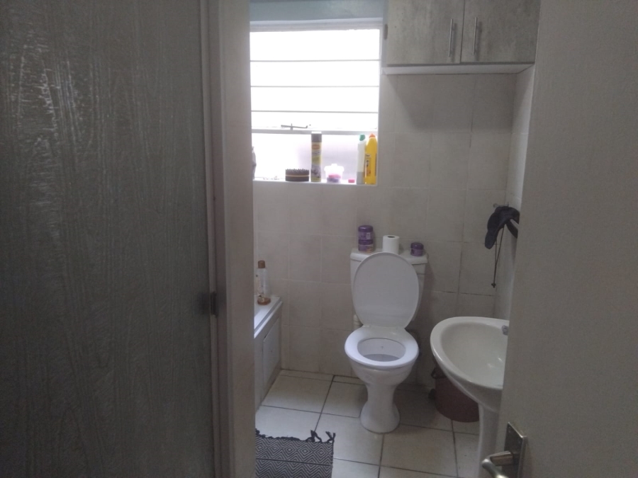 2 Bedroom Property for Sale in Roodekrans Gauteng