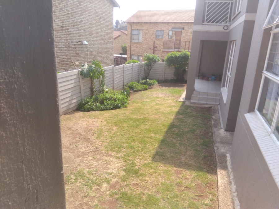 2 Bedroom Property for Sale in Roodekrans Gauteng