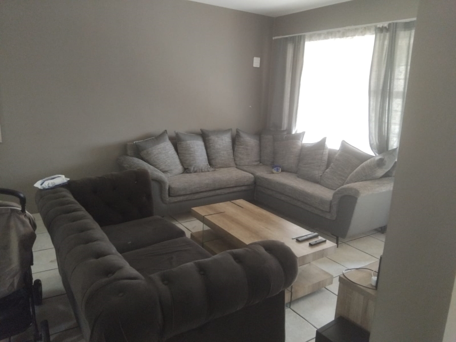 2 Bedroom Property for Sale in Roodekrans Gauteng