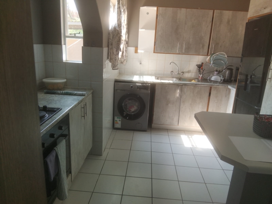 2 Bedroom Property for Sale in Roodekrans Gauteng