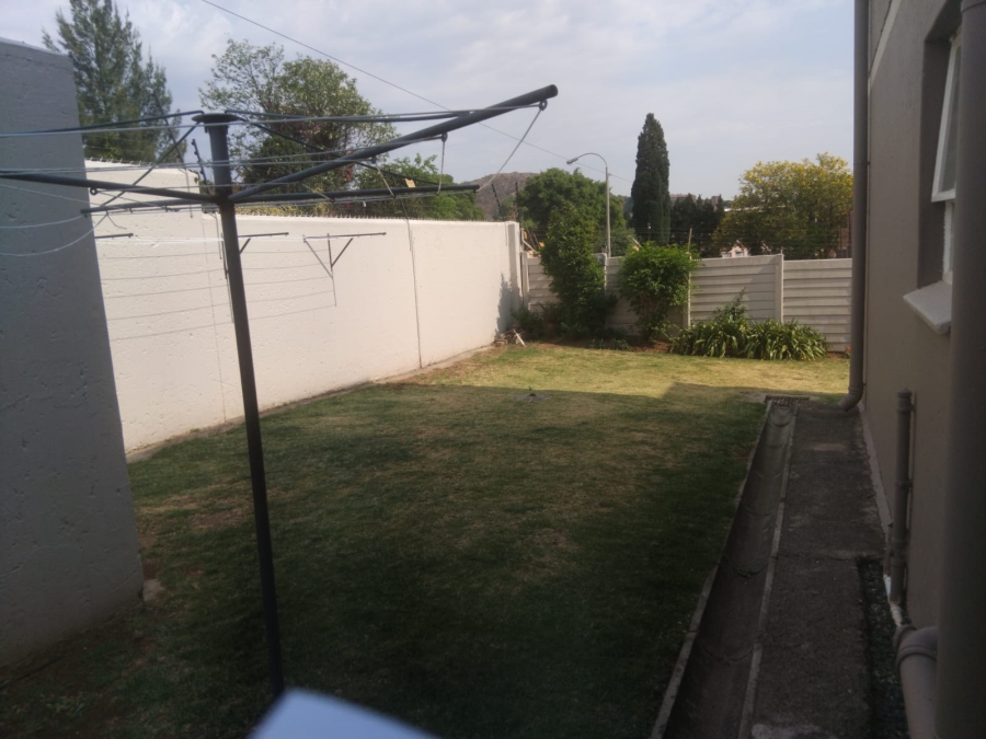 2 Bedroom Property for Sale in Roodekrans Gauteng